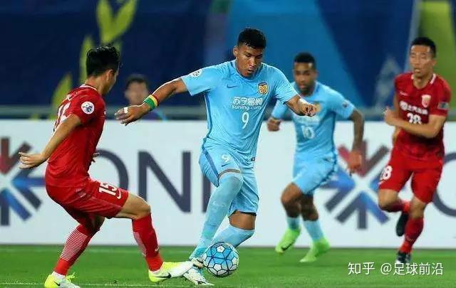 不过回到主场后的恒大队也回敬给了上港一个4-0